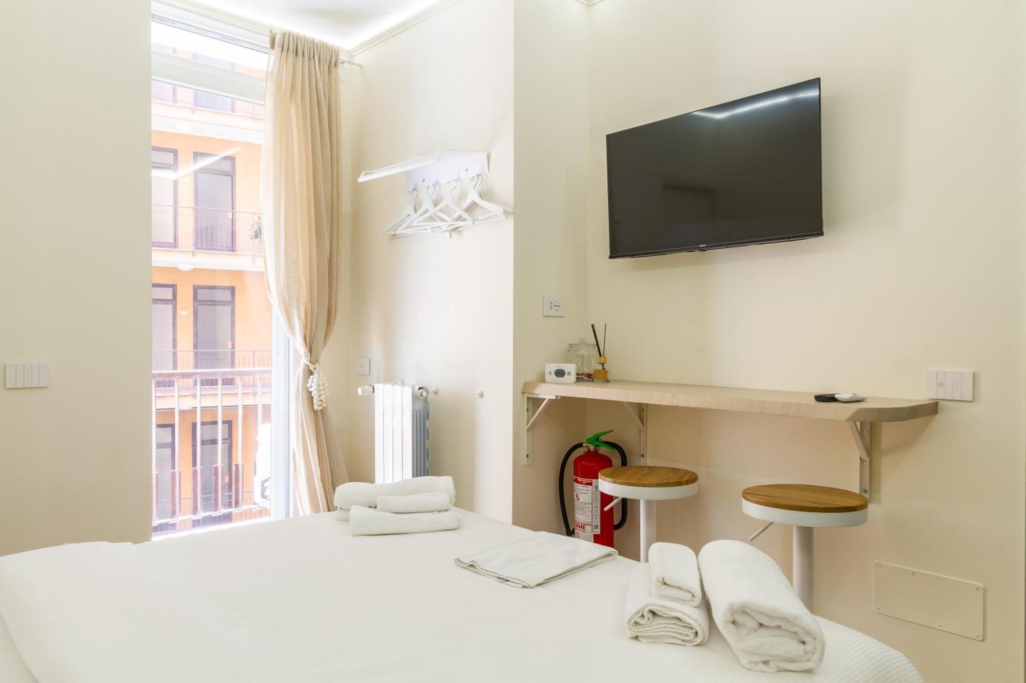 Petite - Design & Comfort * Milan