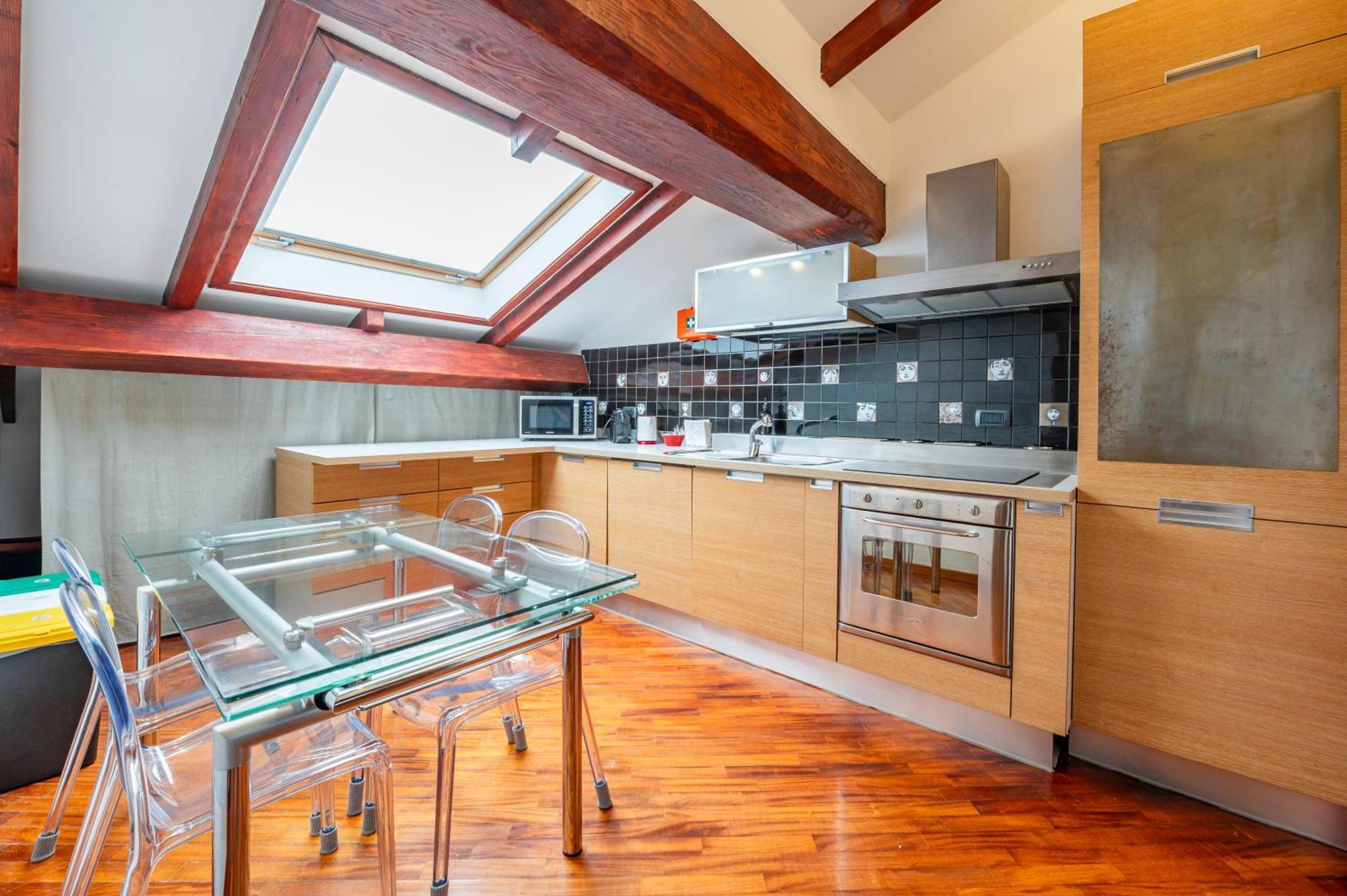 De Amicis' Nest - Center *
