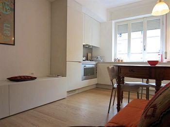 Temporary House - Design District Apartment Milan
