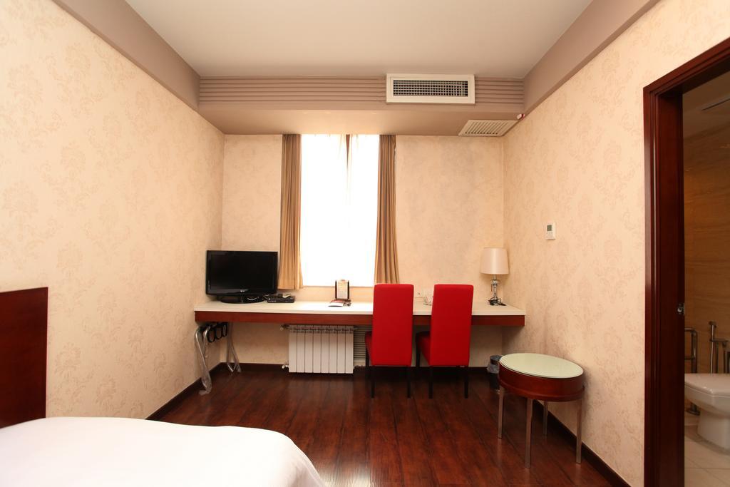 Huaxia Hotel 4*