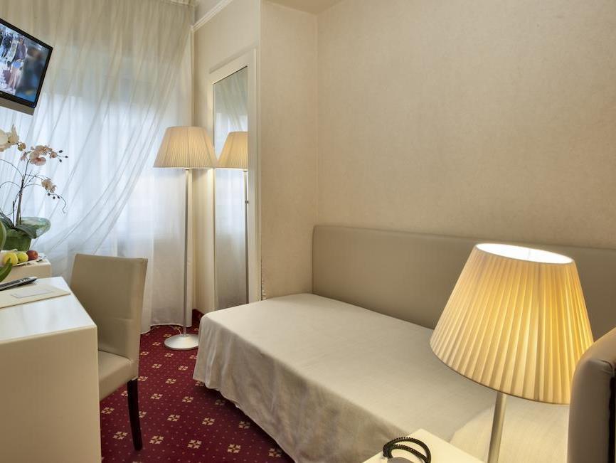 Hotel Gamma
