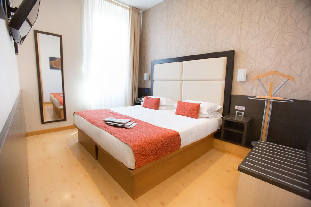 Piacenza Hotel Milan
