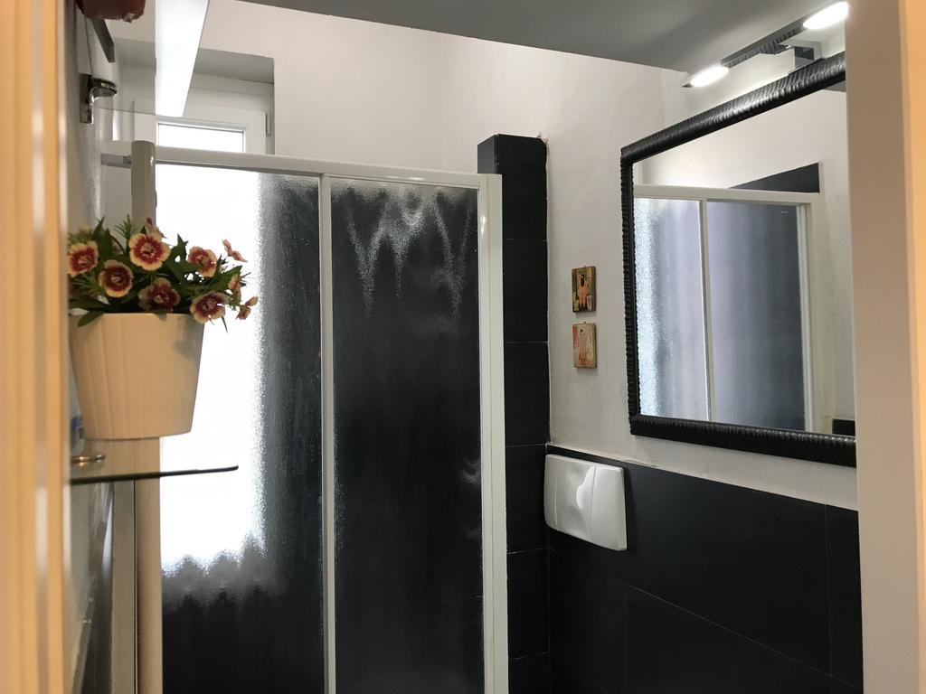 Kibilu - Via Confalonieri - Stazione Garibaldi - Zona Isola Milan