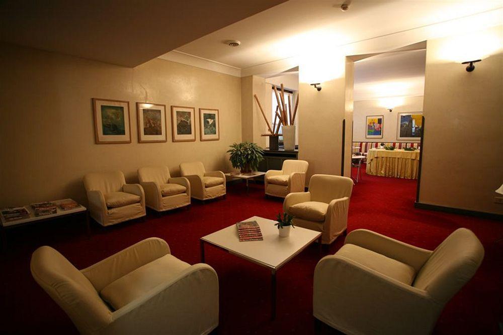 Club Hotel