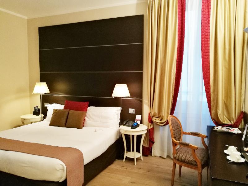 Townhouse 33 Hotel