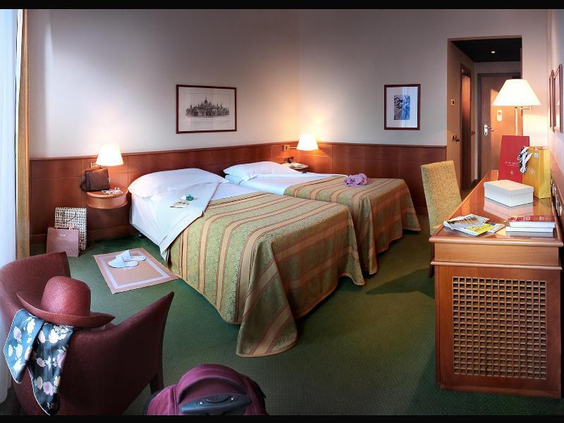 Cavour 4*