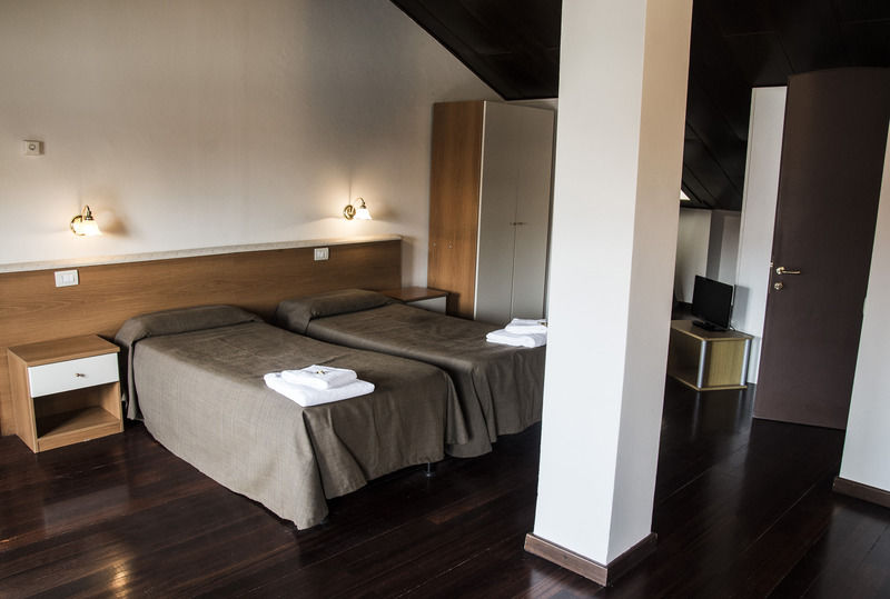 Ares Hotel