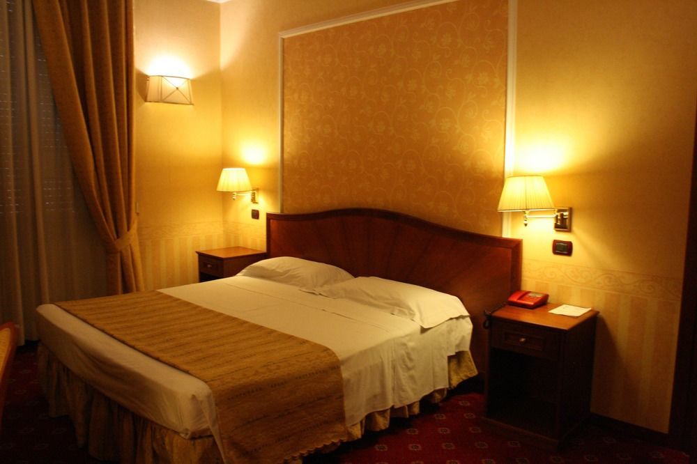 Lancaster Hotel 3*