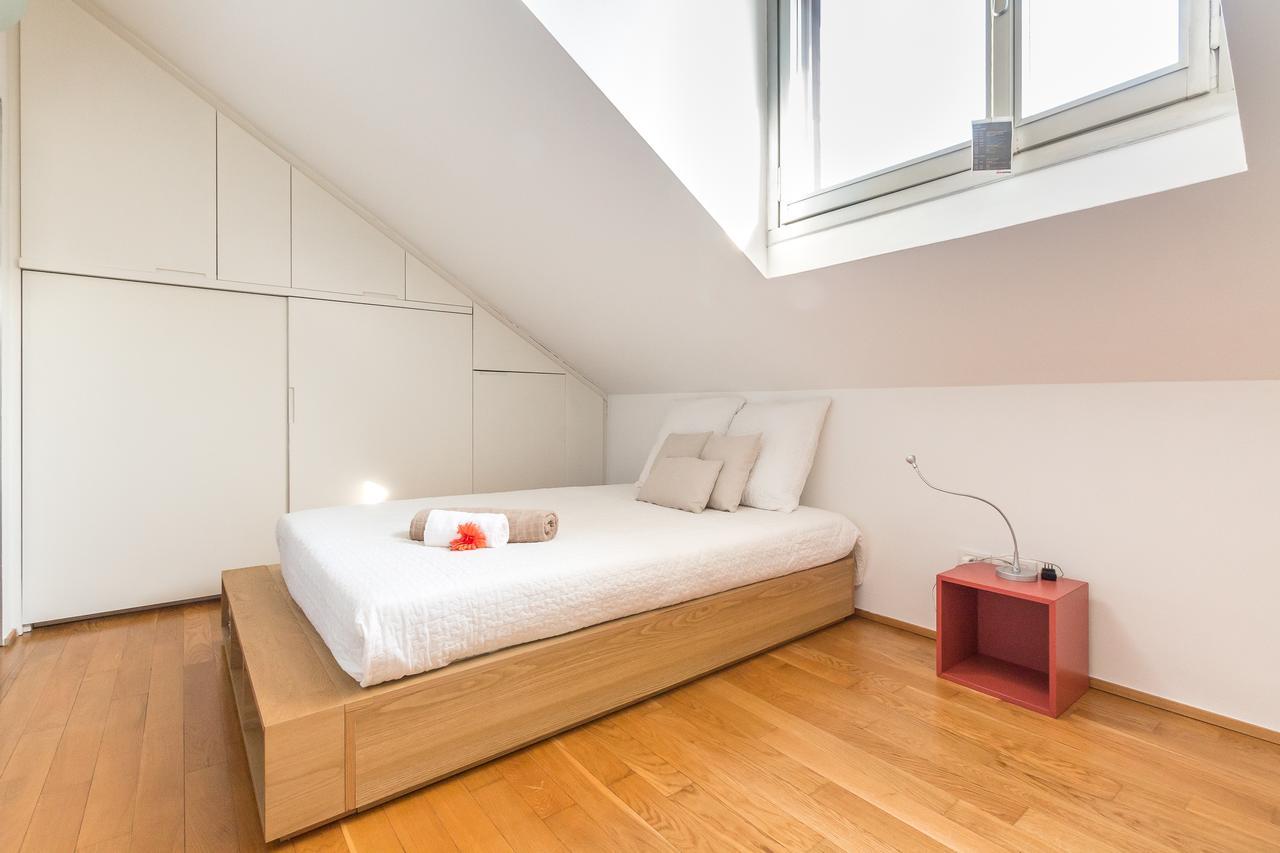 Alessia's Flat- L'8 E Mezzo *