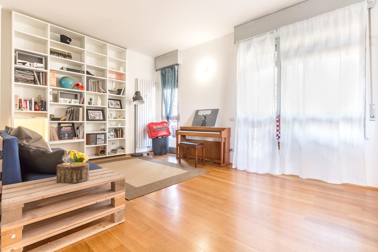 Alessia's Flat- L'8 E Mezzo *