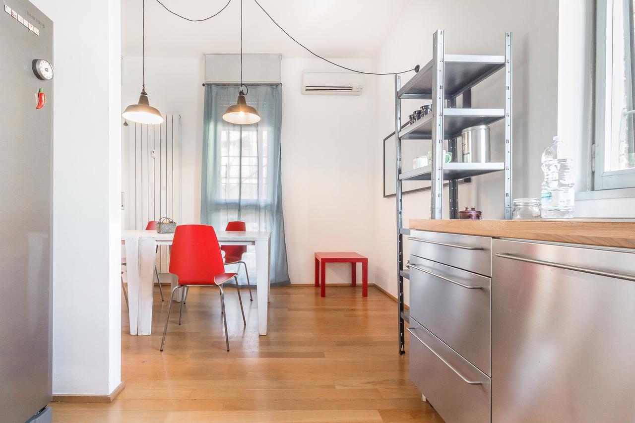 Alessia's Flat- L'8 E Mezzo *
