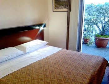Virgilio Hotel 2*