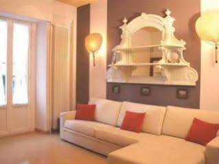The Place Black Orchid Milan