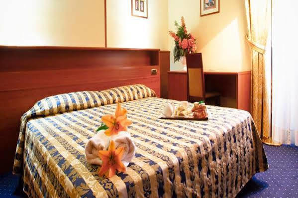 Hotel Garibaldi Palace Milão