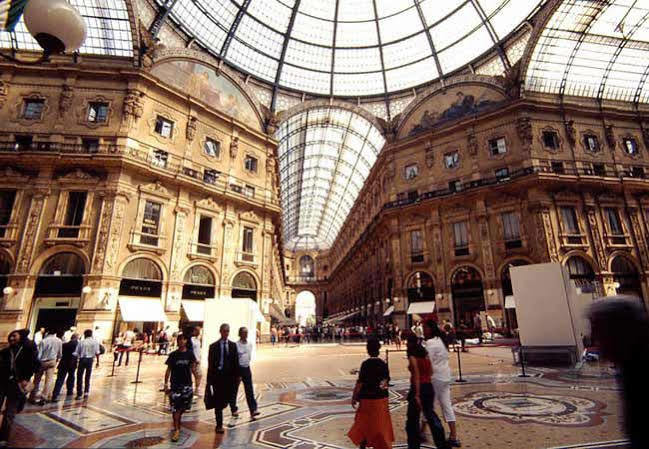 Lloyd 4* Milan