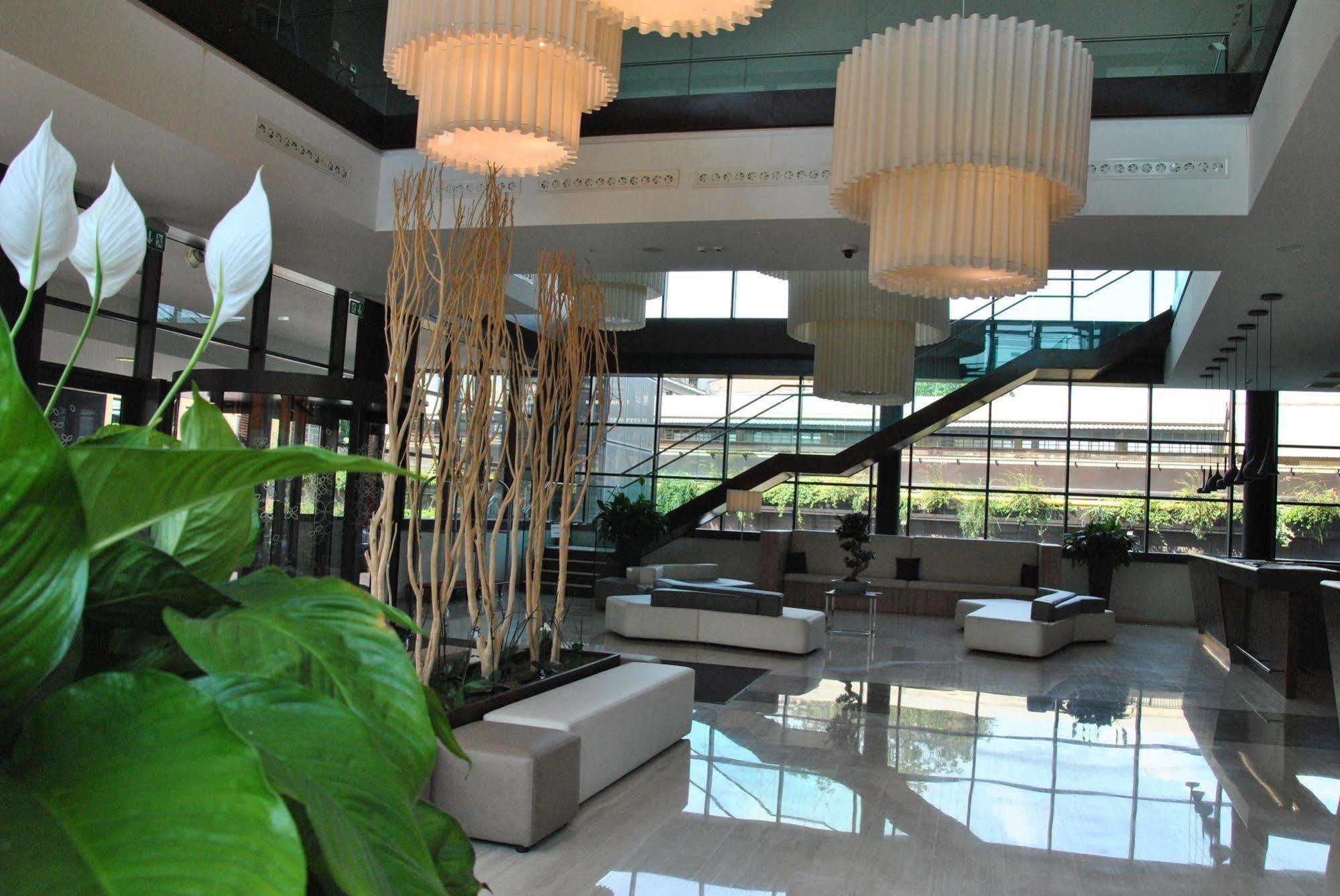 Hilton Garden North 4*