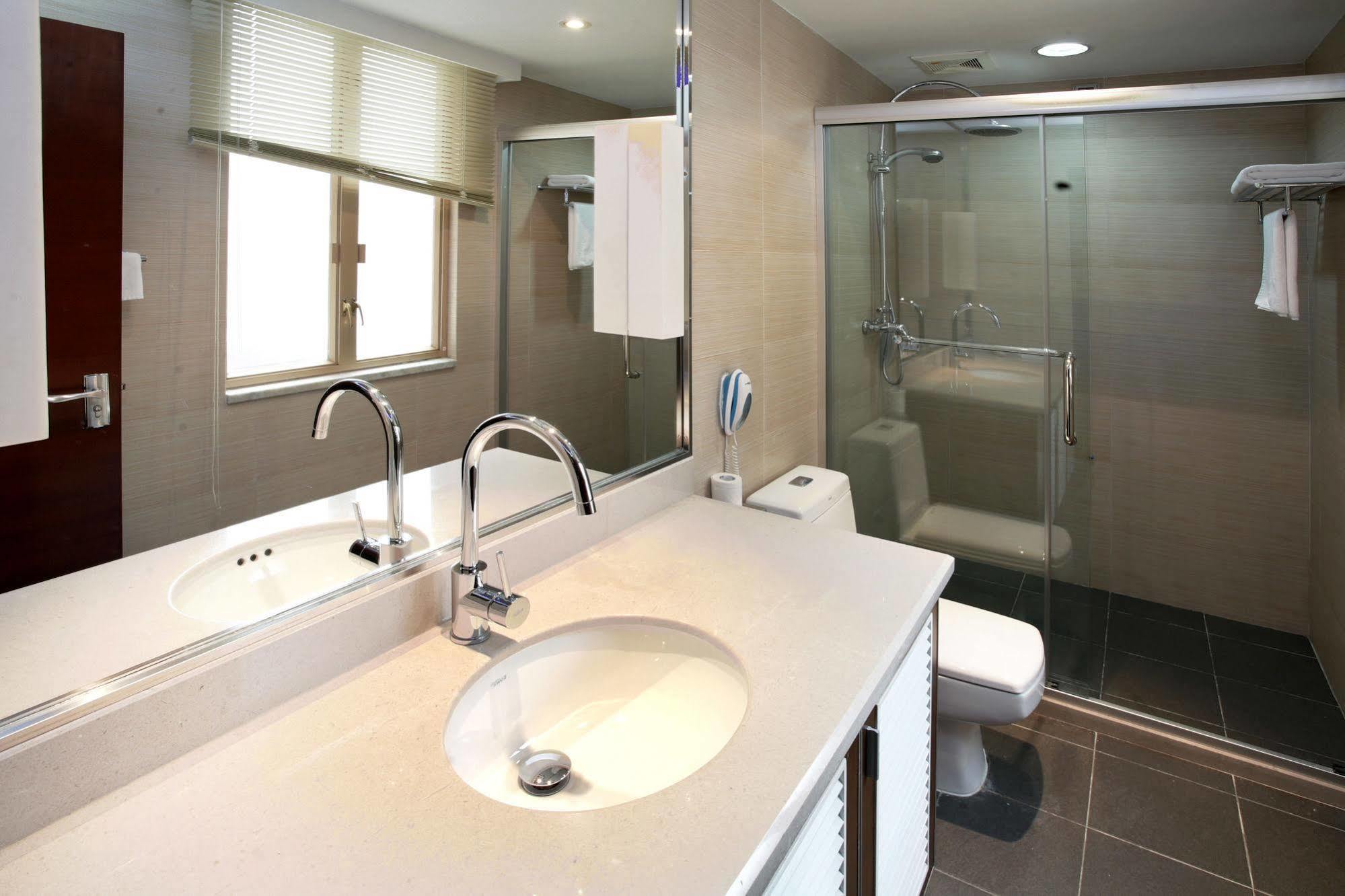Huaxia Hotel