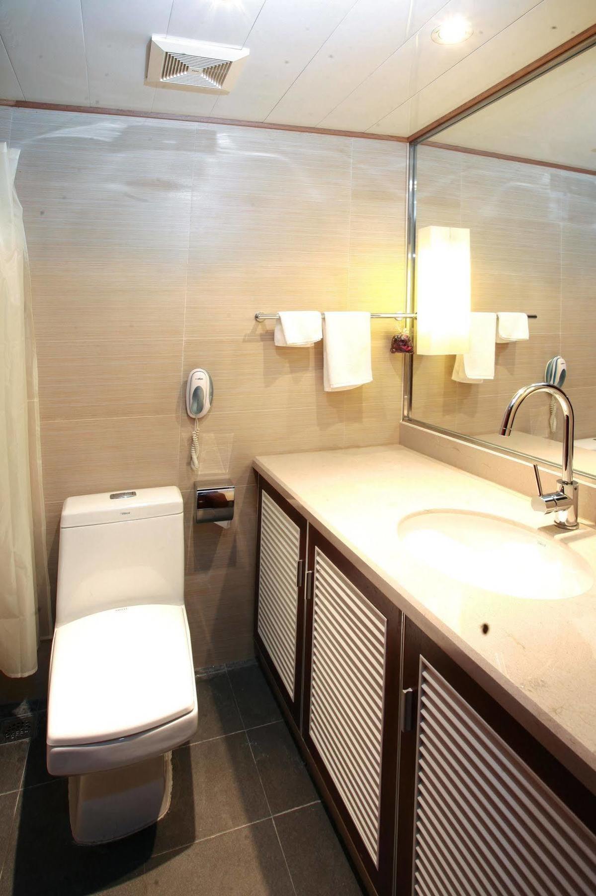 Huaxia Hotel