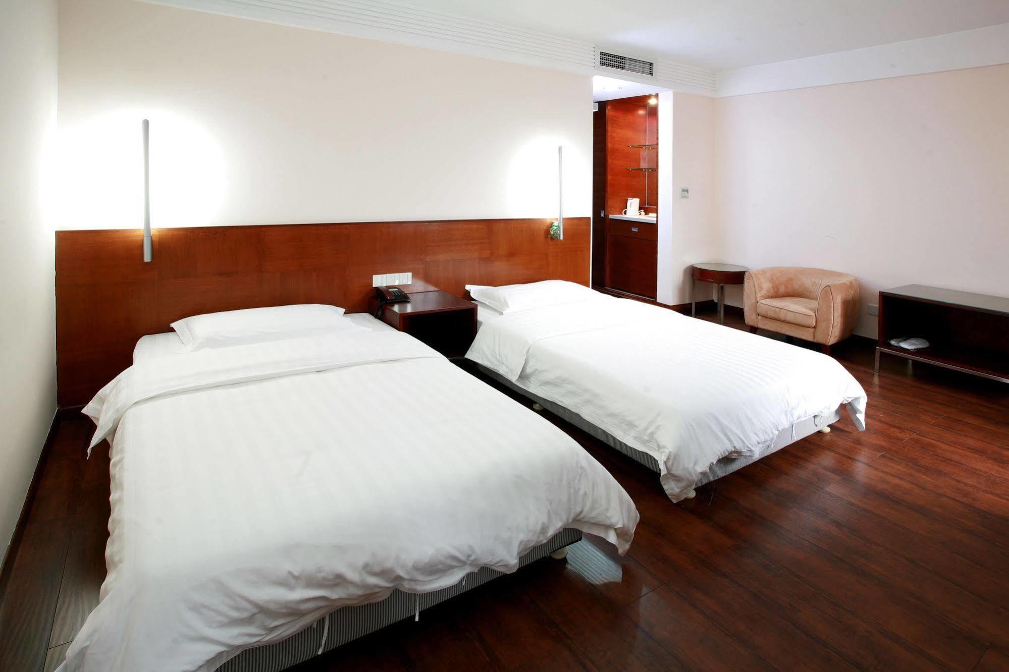 Hotel Huaxia 4*