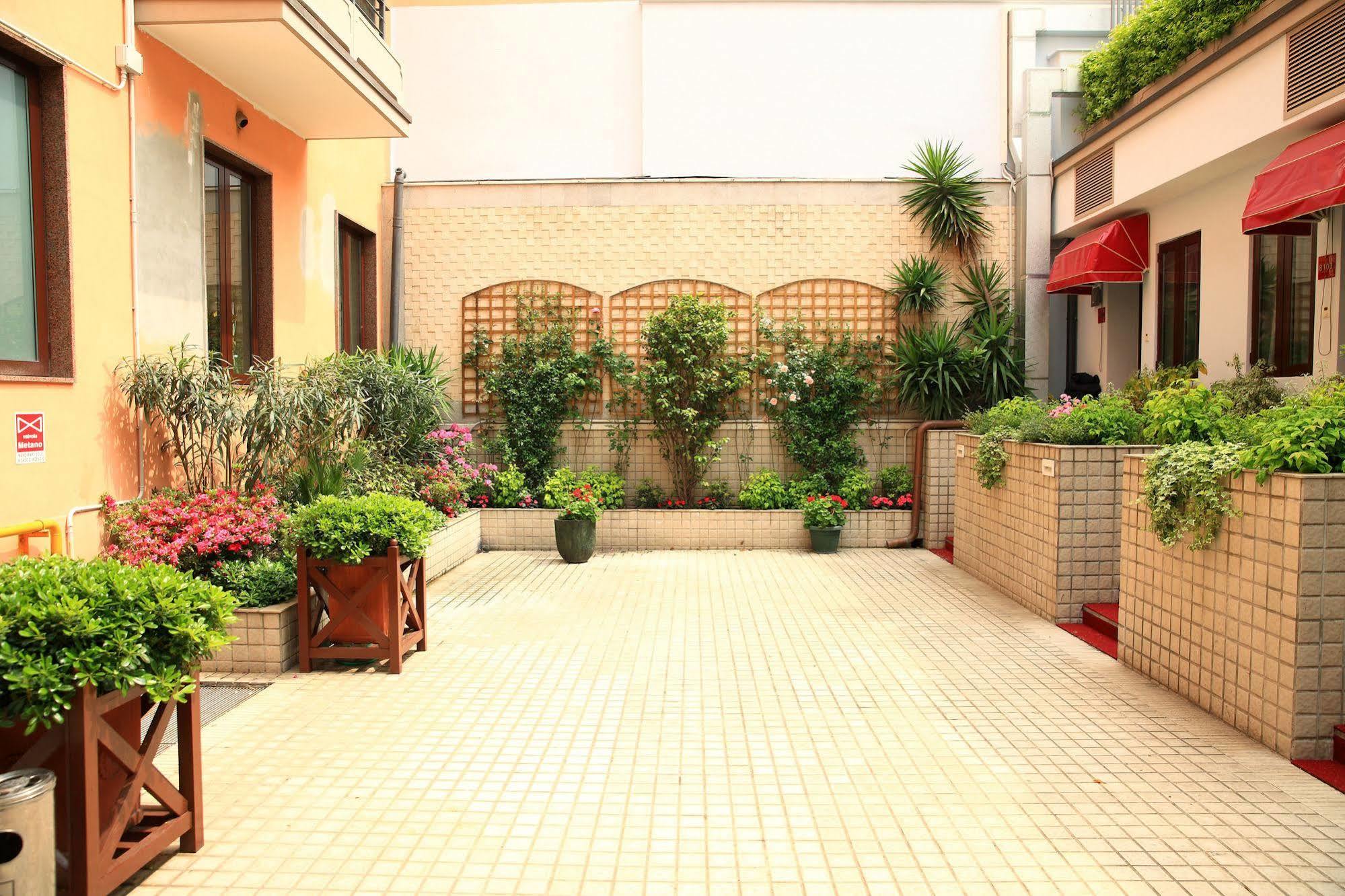 Hotel Huaxia