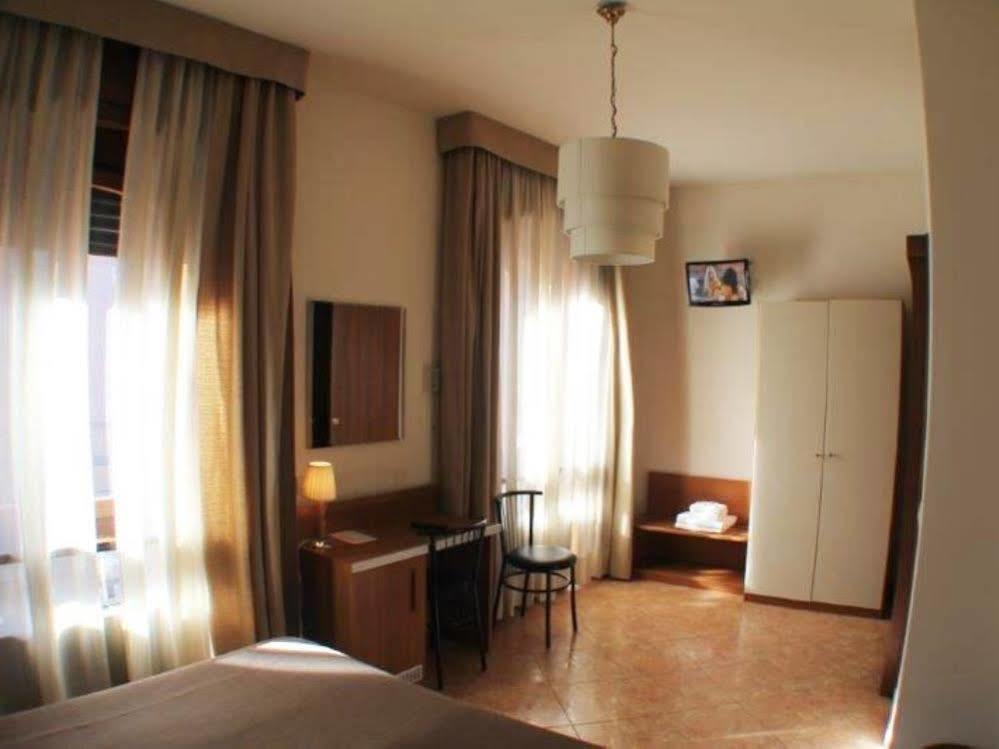 Hotel Ares Milan