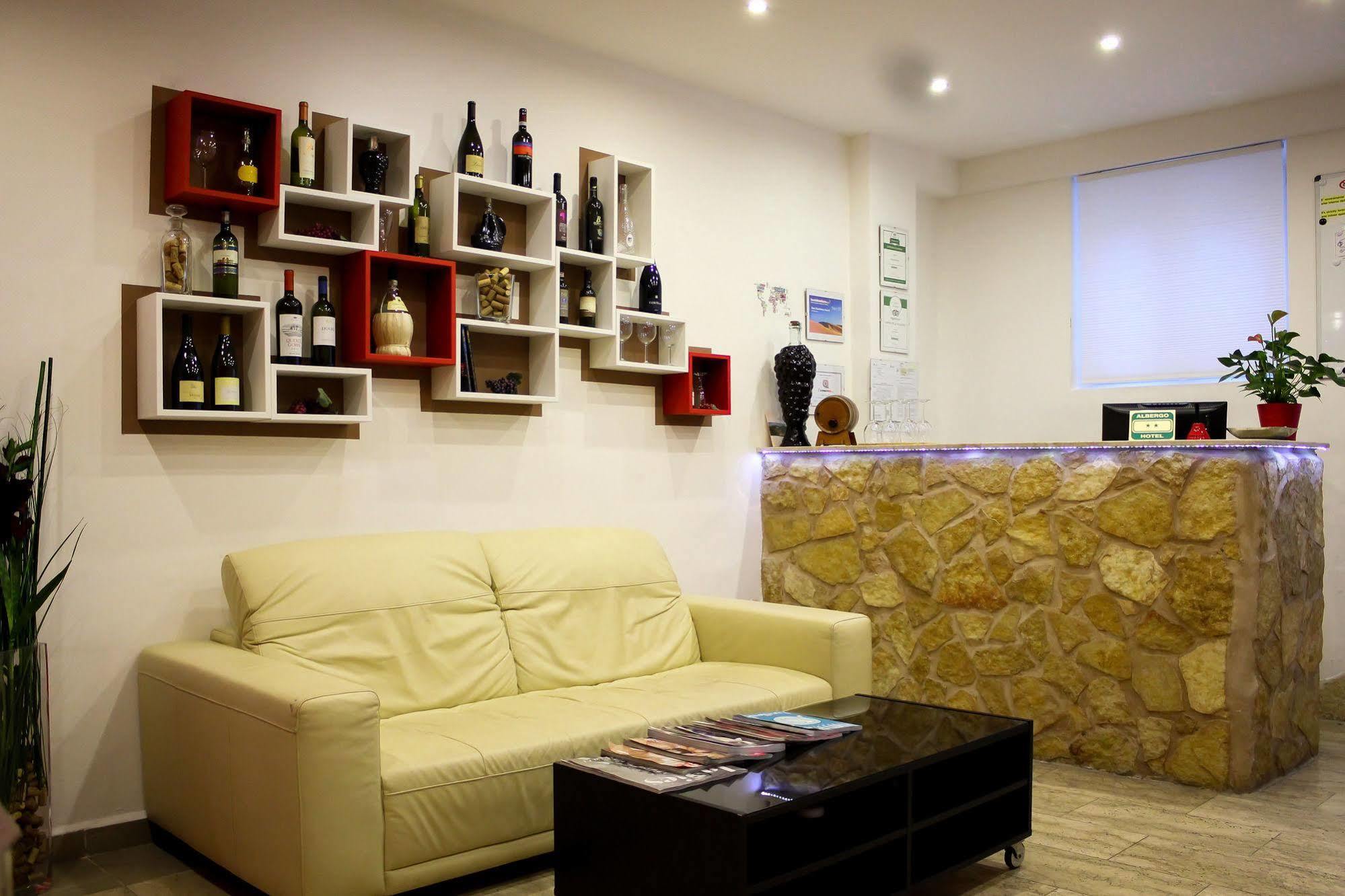 Rossovino 2* Milan