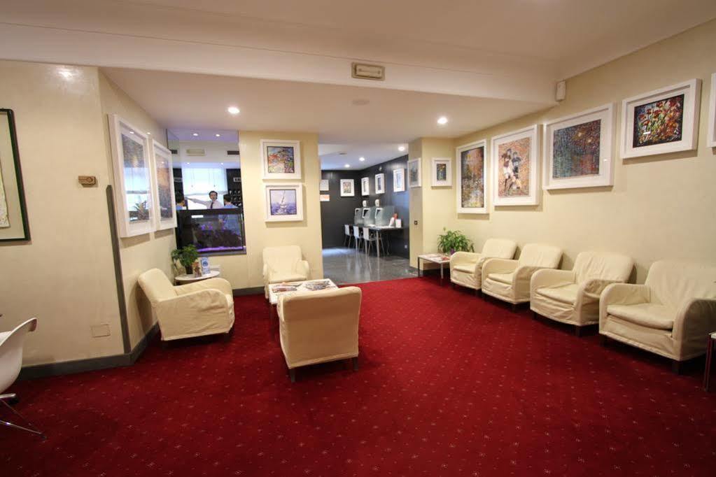 Club Hotel
