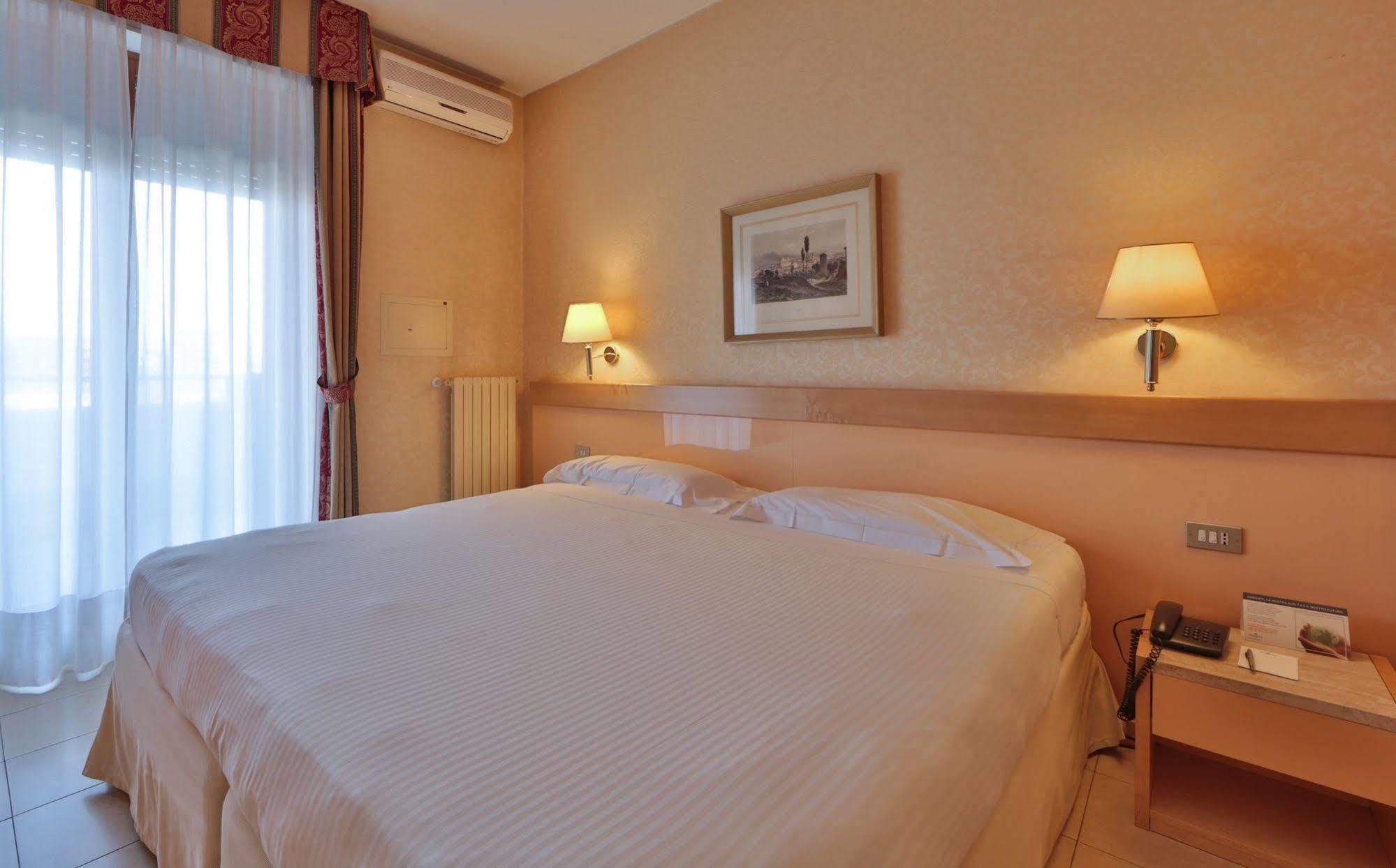 Aparthotel Unaway & Quark Due 4*