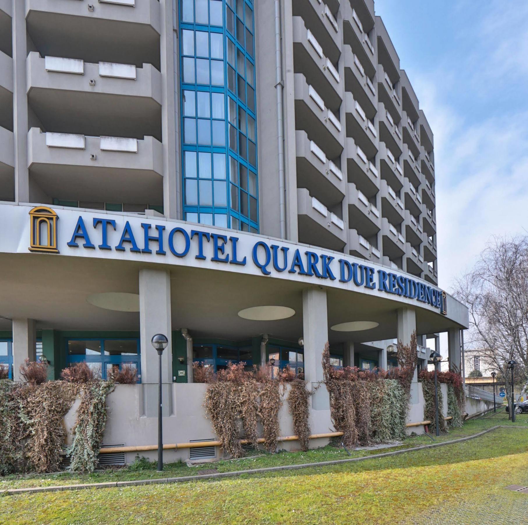 Aparthotel Unaway & Quark Due 4*