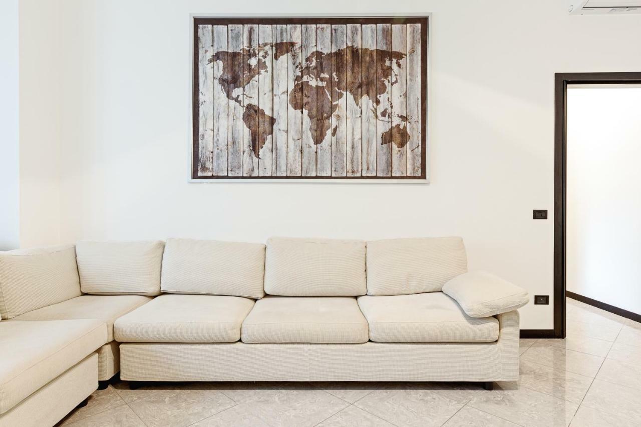 Apartment S. Maria Valle Roomy Flat Milan