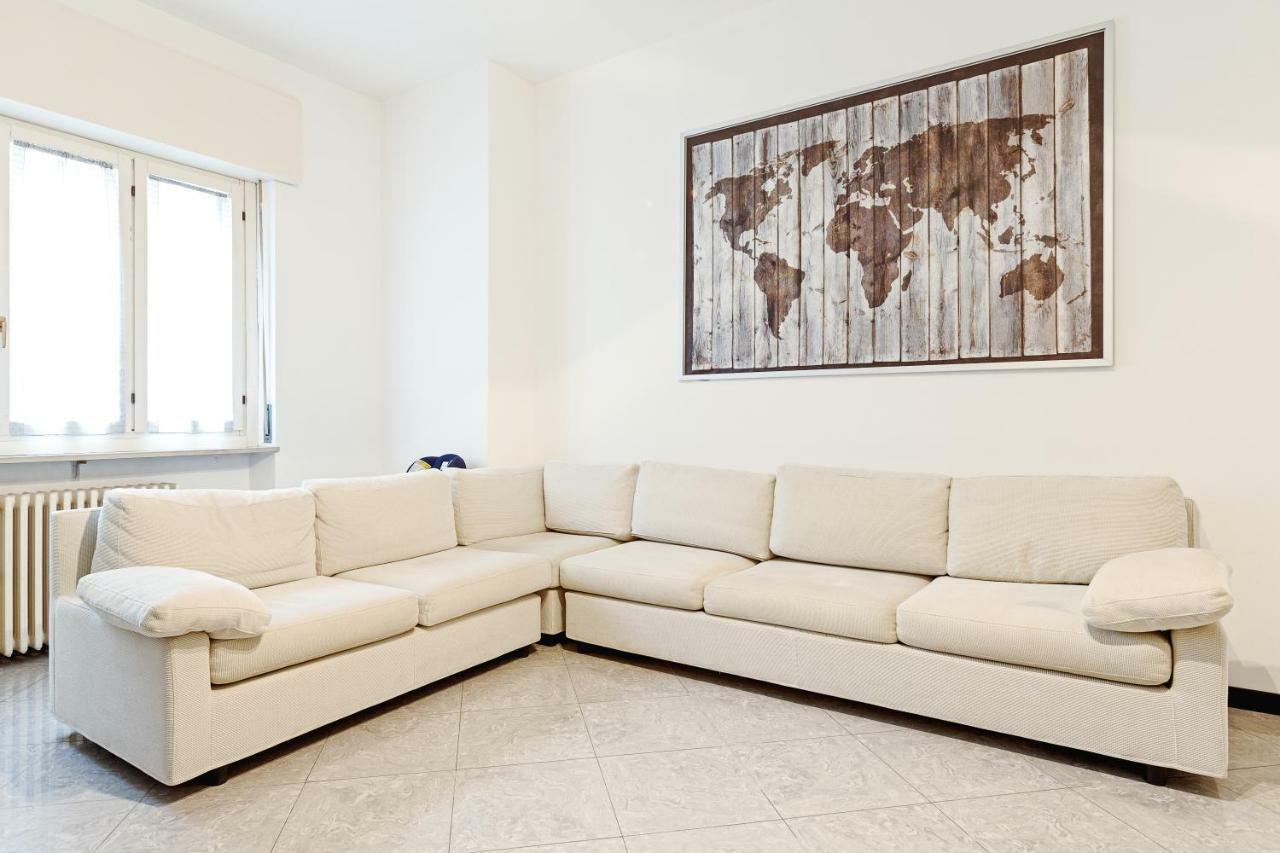 S. Maria Valle Roomy Flat * Milan