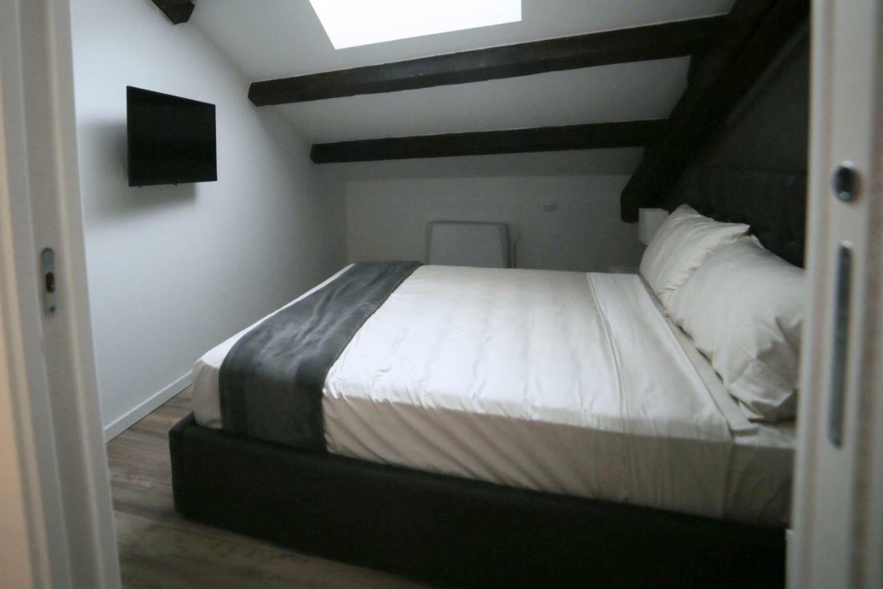 Moscova Attic Near Duomo Apartment *