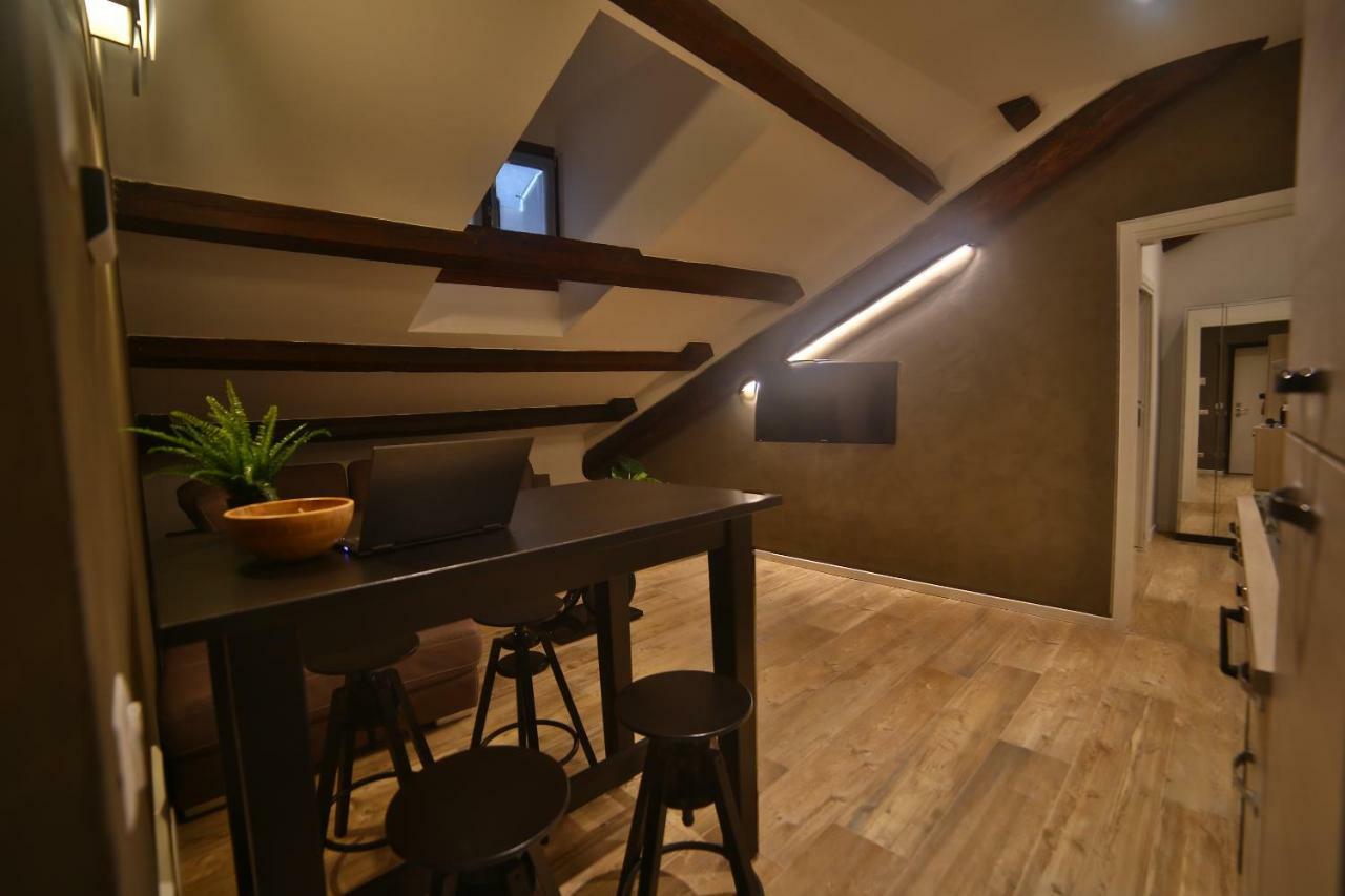 Apartment Moscova Attic Near Duomo *