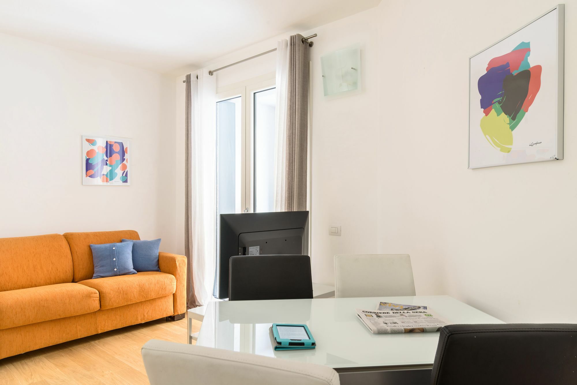 Apartamento Joivy Sunny 1-bed Flat With Balcony Milão