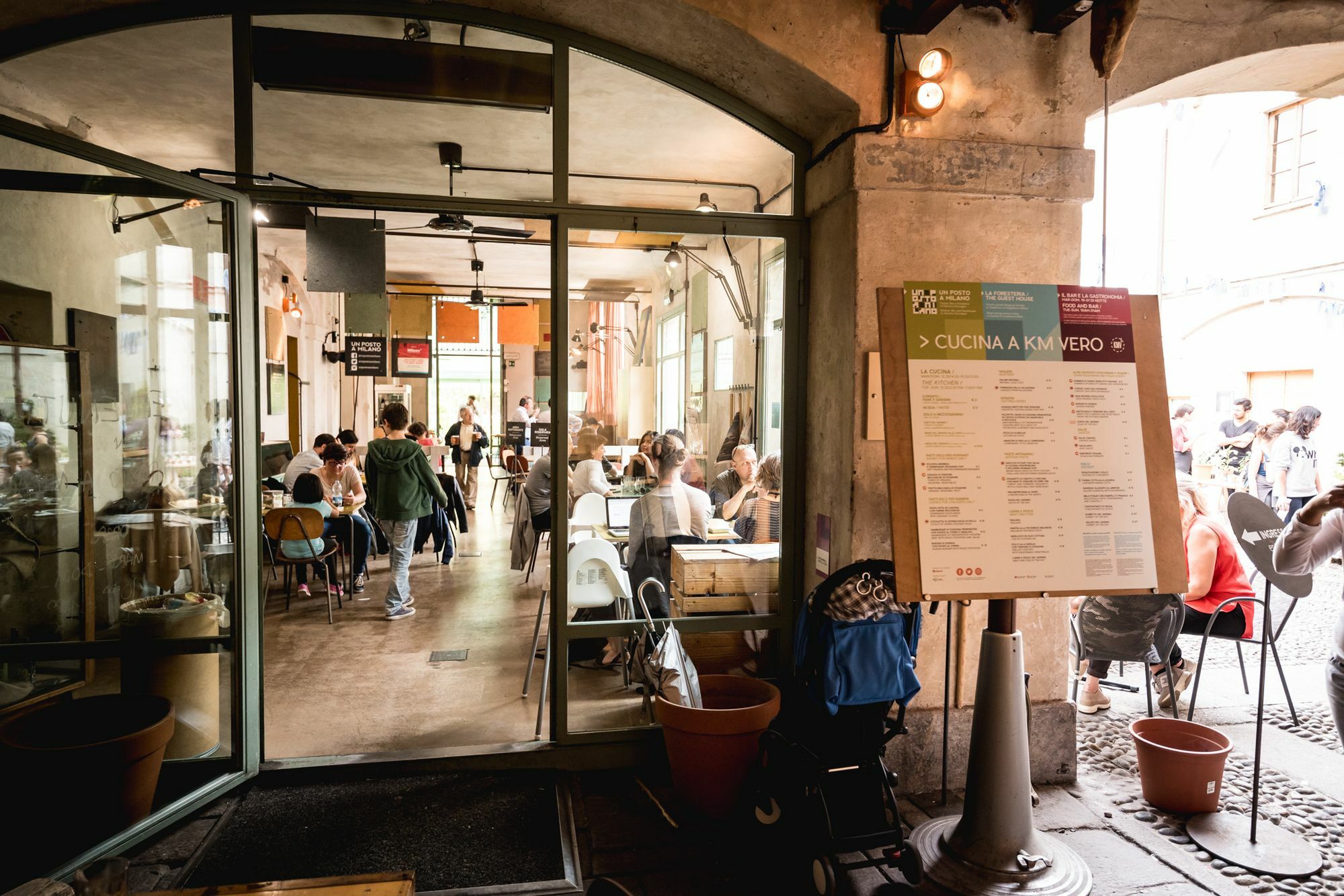 Un Posto A - All'interno Di Cascina Del 700 * Milan