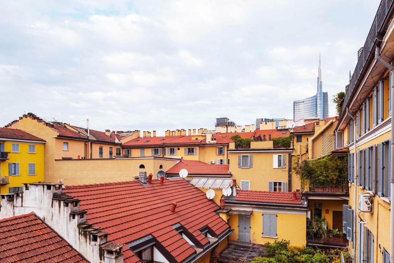 Exclusive 3 Bedrooms In Brera Apartment *
