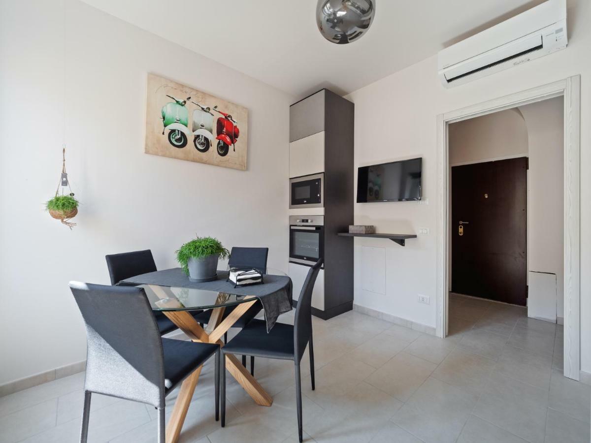 Ugolini Apartment Milan
