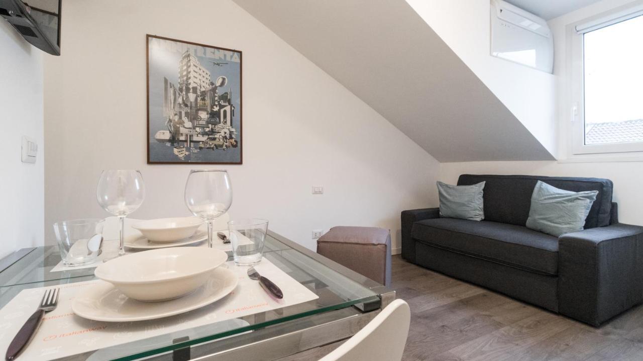 Italianway - Corso 9 * Milan