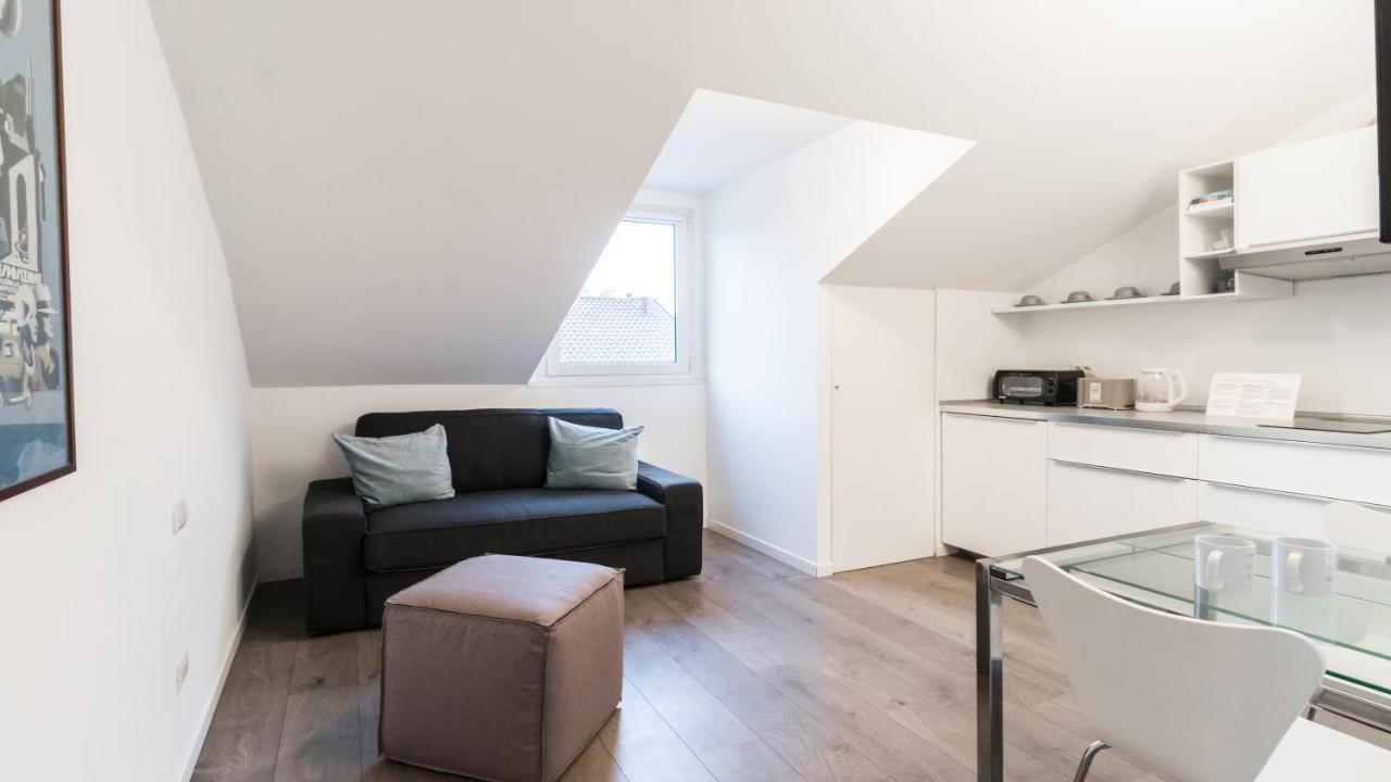 Italianway - Corso 9 * Milan