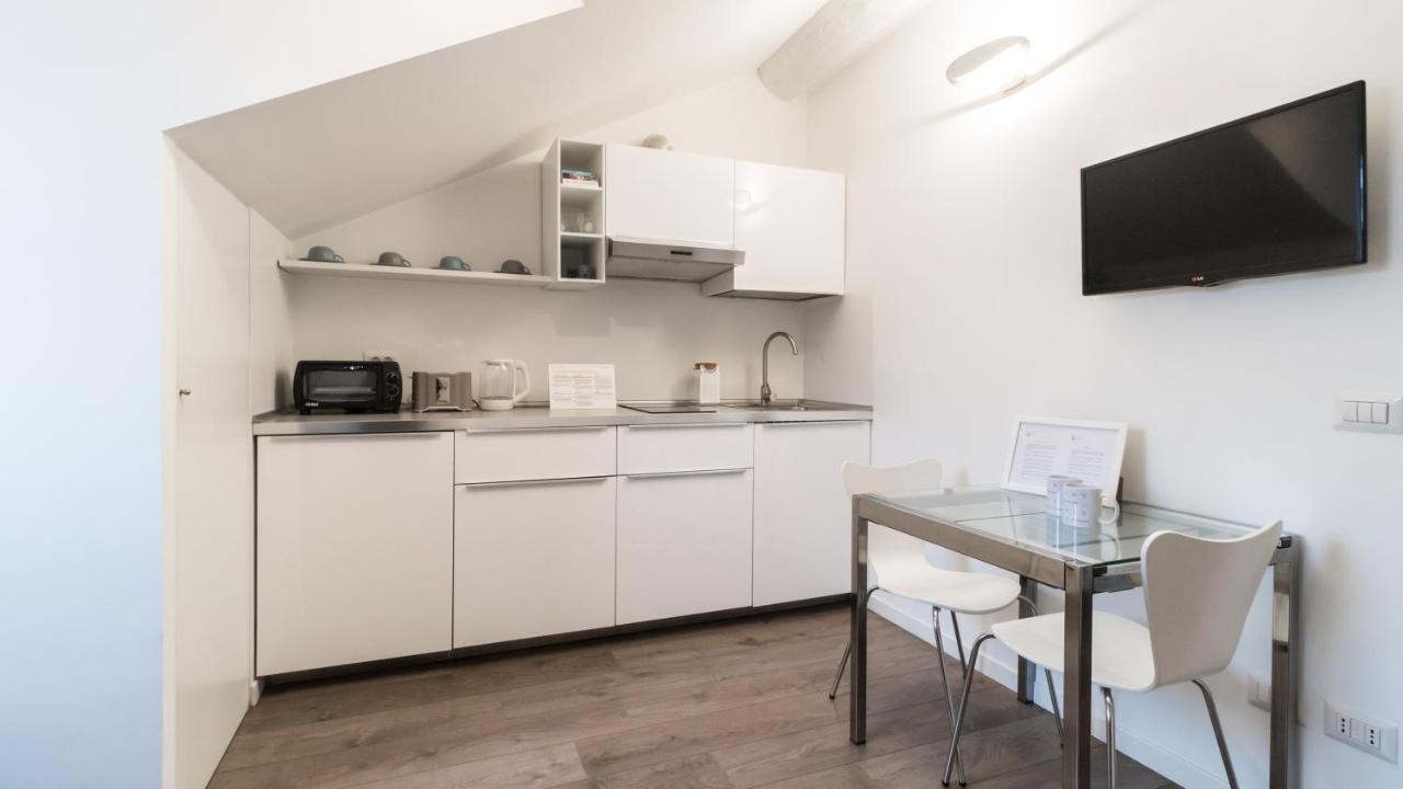 Italianway - Corso 9 * Milan