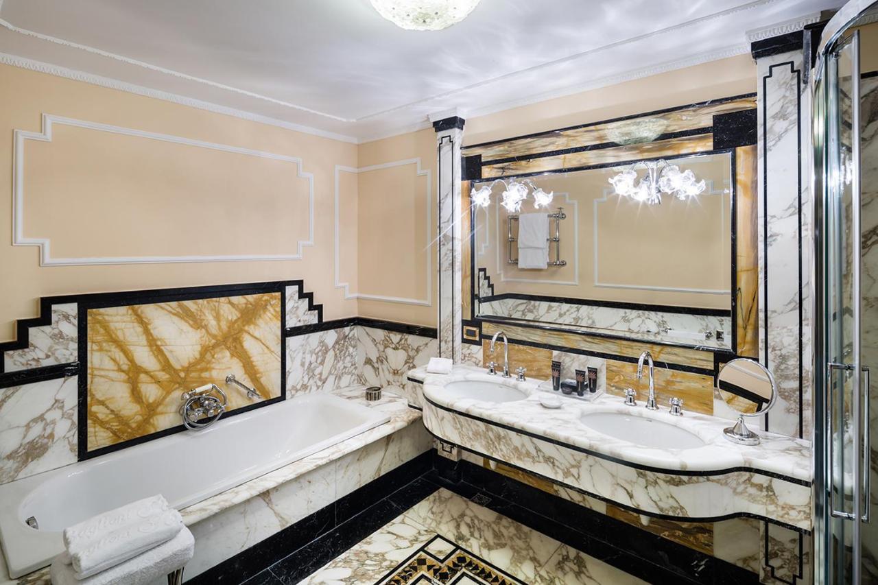 Baglioni Carlton - The Leading Of The World
