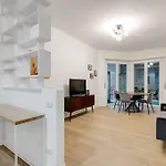 Easylife - Cozy & Comfy Apt In Design District