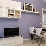 Modern Apartment In Milan