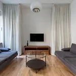 Tricolore Modern And Cozy Apartment