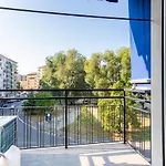 Bright & Cozy Apartment - Gambara