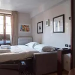Youhosty - Duomo Studio Apartment