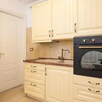 Hemeras Boutique Homes - Design Flat In The City Center