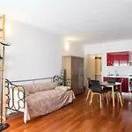 Vintage Apartment In Corvetto Area