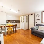 Porta Genova Balcony Apartment