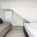Nest For 2 In Milan Fashion District Via S Cecilia